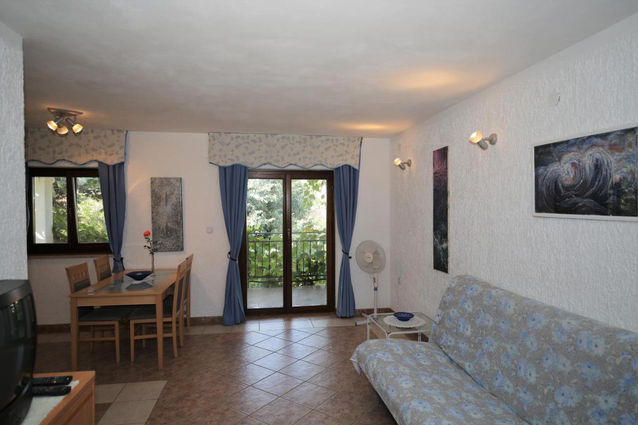 Apartments Coki Funtana Exterior photo