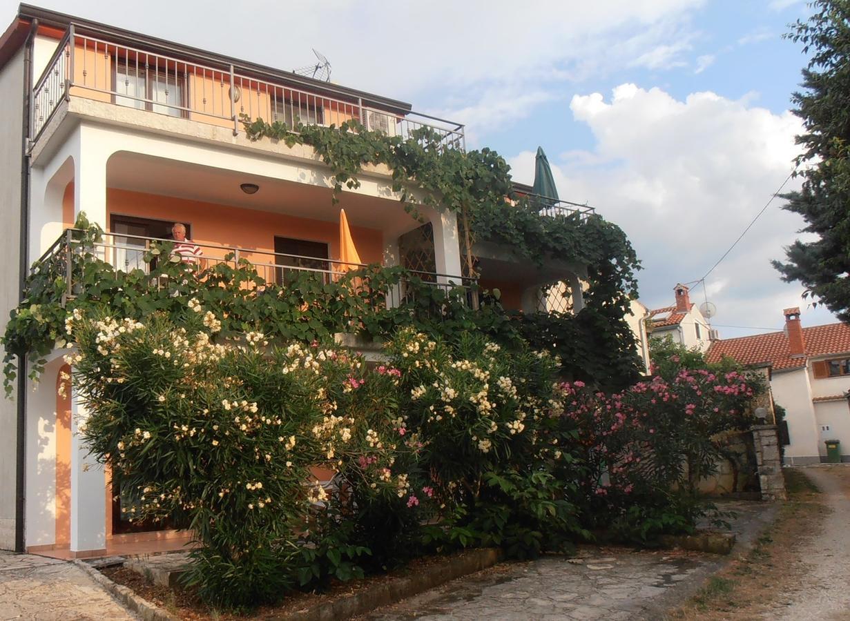 Apartments Coki Funtana Exterior photo