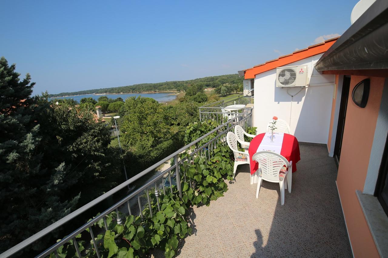 Apartments Coki Funtana Exterior photo