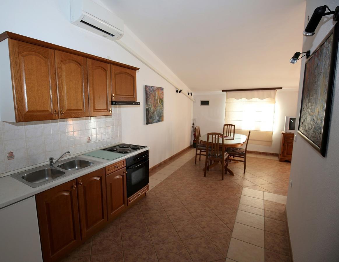 Apartments Coki Funtana Exterior photo