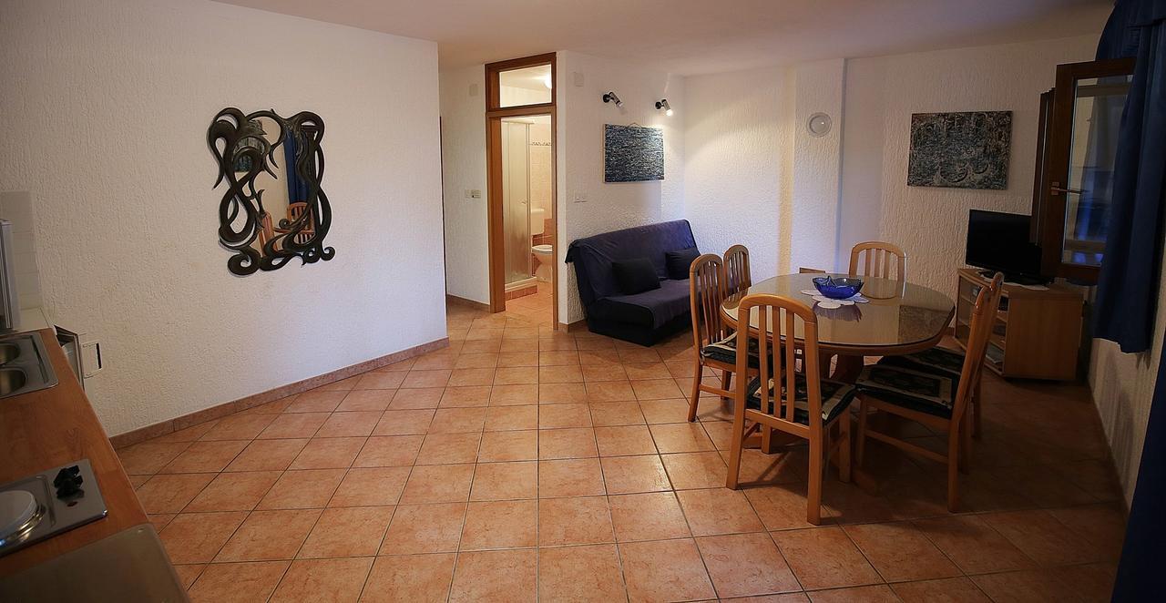 Apartments Coki Funtana Exterior photo