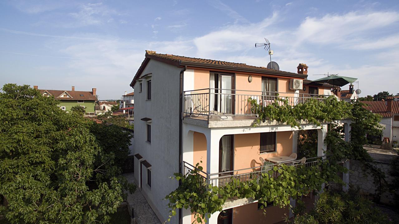 Apartments Coki Funtana Exterior photo